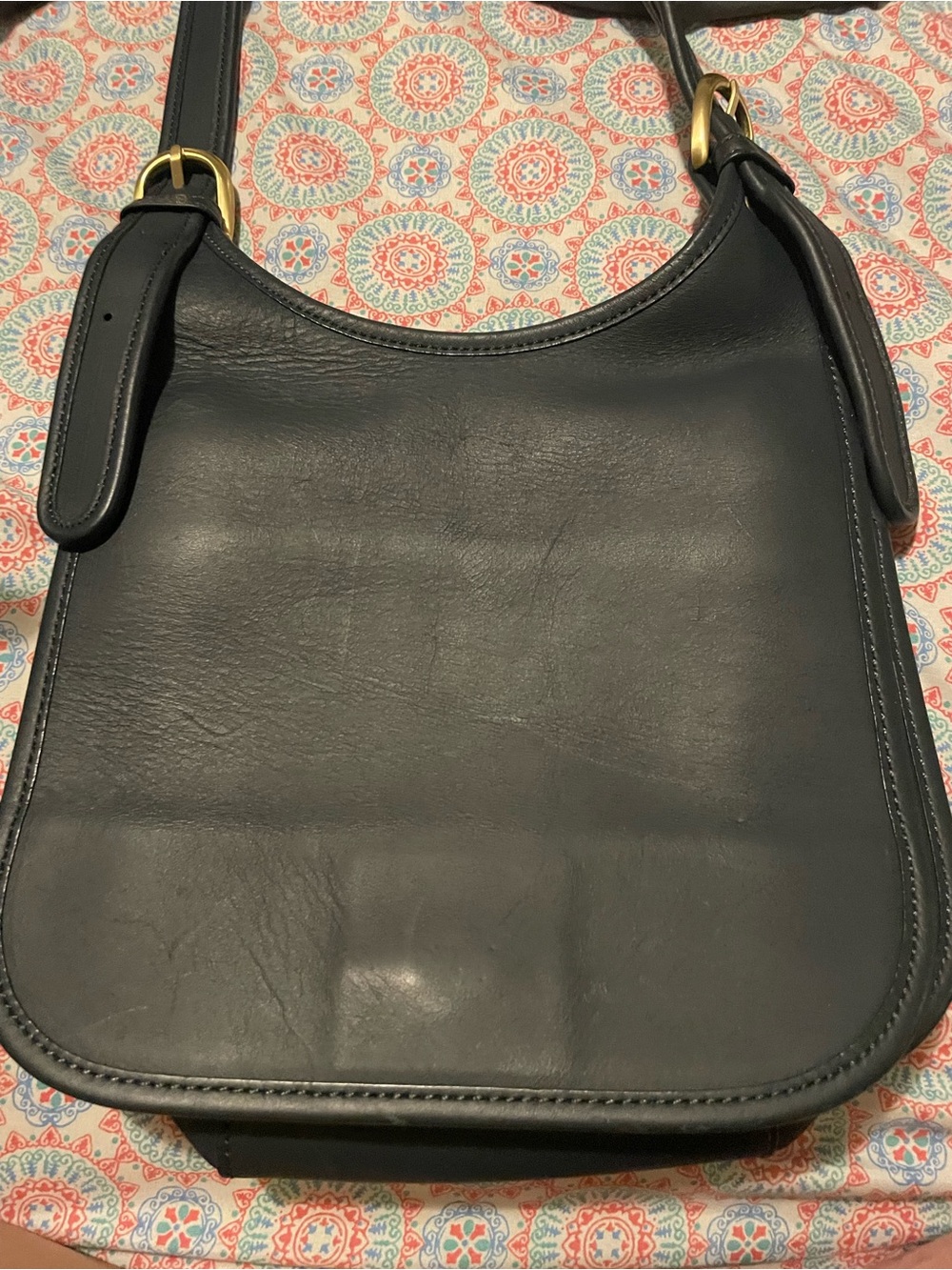 Unknown Source Classic Black Leather Shoulder Bag with Gold Hardware